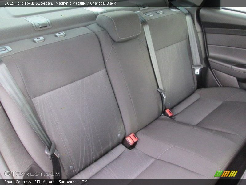 Magnetic Metallic / Charcoal Black 2015 Ford Focus SE Sedan