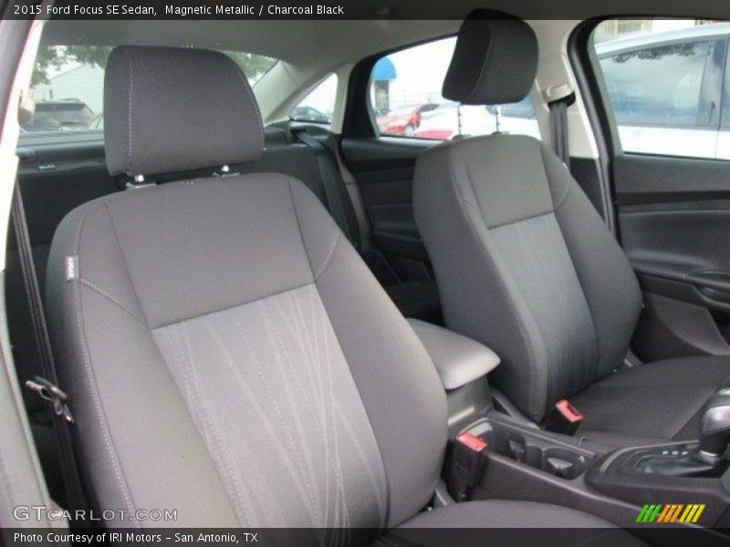 Magnetic Metallic / Charcoal Black 2015 Ford Focus SE Sedan