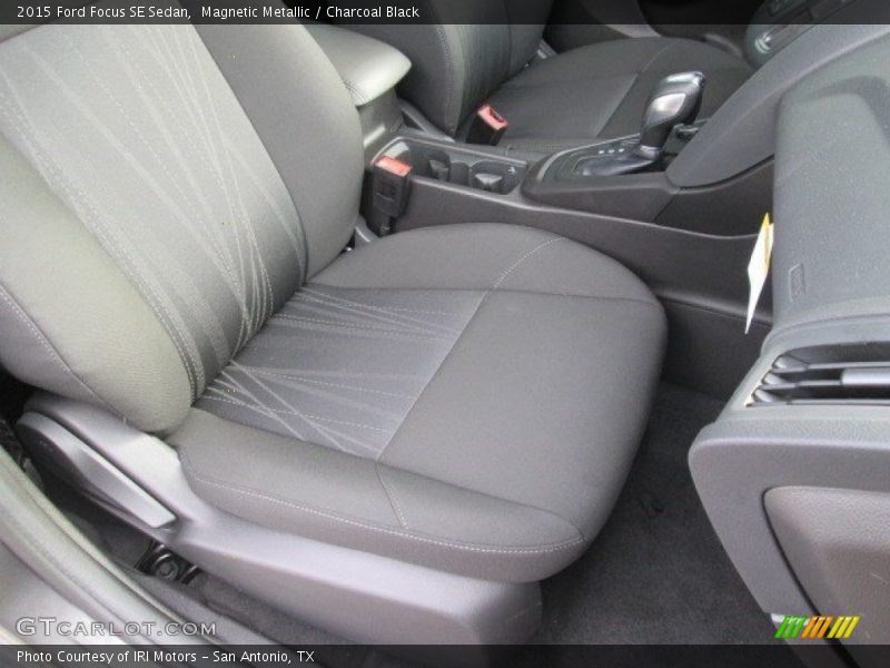 Magnetic Metallic / Charcoal Black 2015 Ford Focus SE Sedan