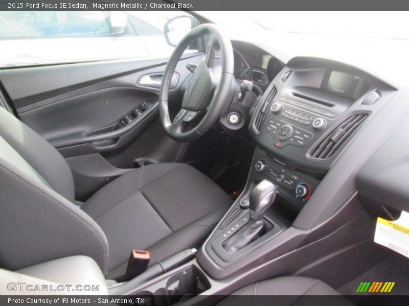 Magnetic Metallic / Charcoal Black 2015 Ford Focus SE Sedan