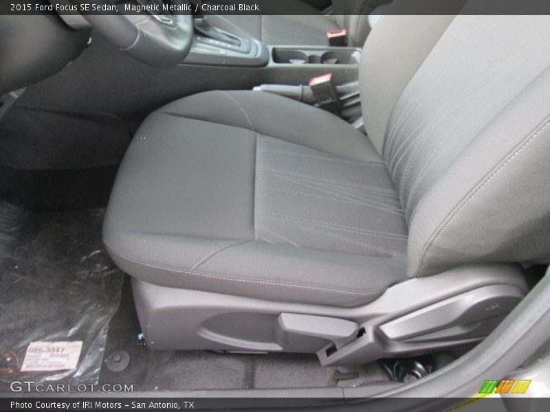 Magnetic Metallic / Charcoal Black 2015 Ford Focus SE Sedan