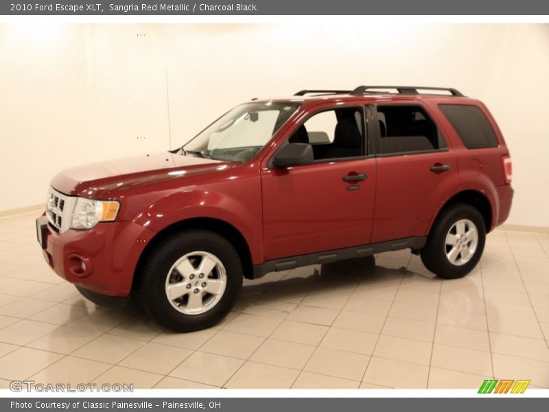Front 3/4 View of 2010 Escape XLT