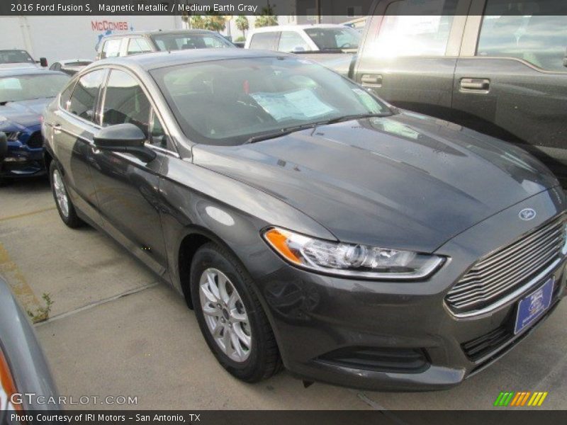 Magnetic Metallic / Medium Earth Gray 2016 Ford Fusion S