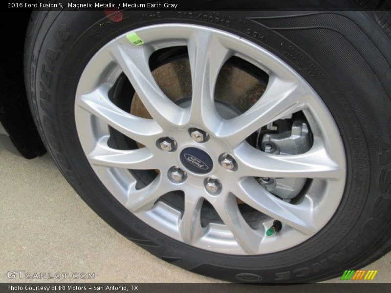 Magnetic Metallic / Medium Earth Gray 2016 Ford Fusion S