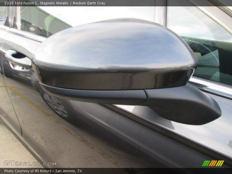 Magnetic Metallic / Medium Earth Gray 2016 Ford Fusion S