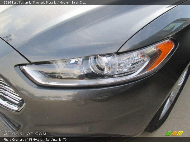 Magnetic Metallic / Medium Earth Gray 2016 Ford Fusion S