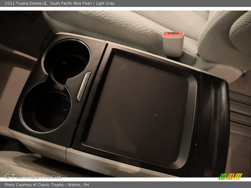 South Pacific Blue Pearl / Light Gray 2011 Toyota Sienna LE