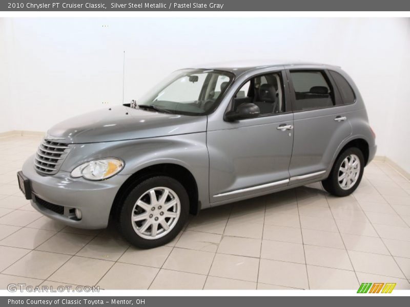 Front 3/4 View of 2010 PT Cruiser Classic