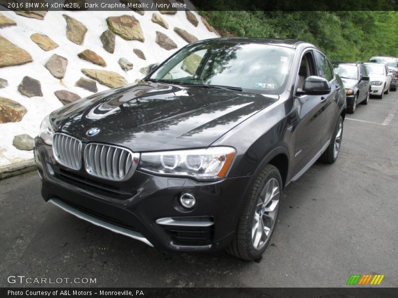 Front 3/4 View of 2016 X4 xDrive28i