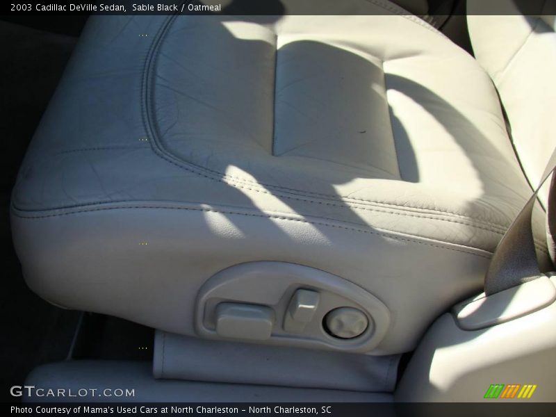 Sable Black / Oatmeal 2003 Cadillac DeVille Sedan