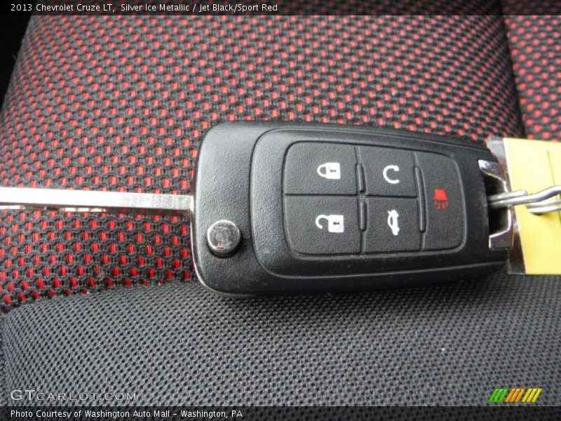 Silver Ice Metallic / Jet Black/Sport Red 2013 Chevrolet Cruze LT