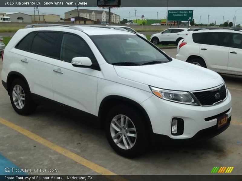 Front 3/4 View of 2015 Sorento LX