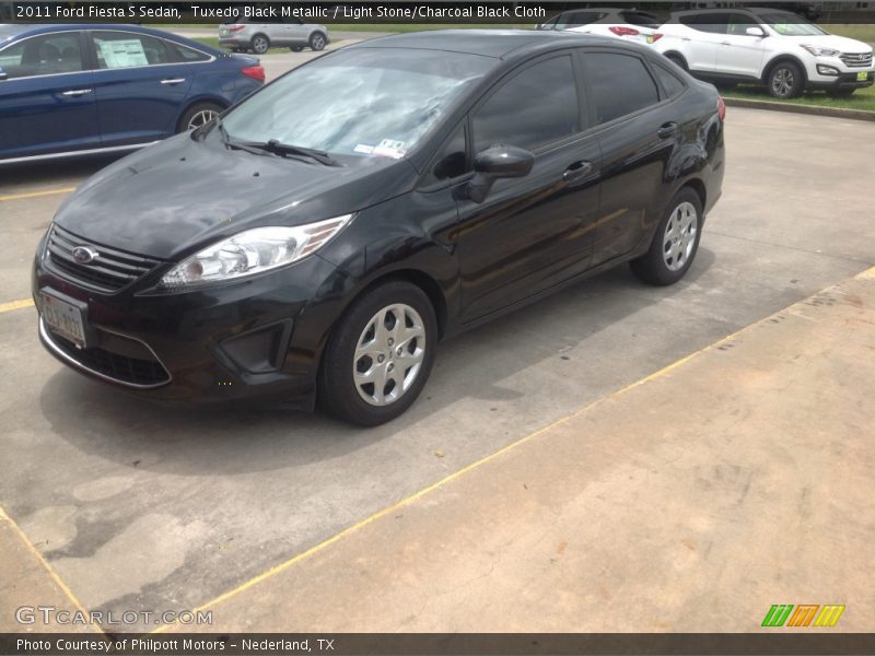 Tuxedo Black Metallic / Light Stone/Charcoal Black Cloth 2011 Ford Fiesta S Sedan