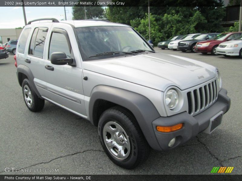 Front 3/4 View of 2002 Liberty Sport 4x4