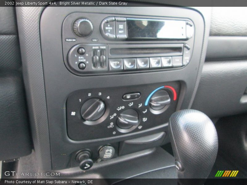 Bright Silver Metallic / Dark Slate Gray 2002 Jeep Liberty Sport 4x4