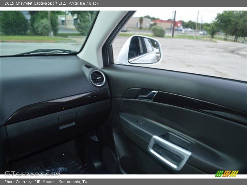 Arctic Ice / Black 2015 Chevrolet Captiva Sport LTZ