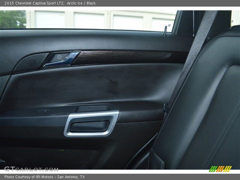 Arctic Ice / Black 2015 Chevrolet Captiva Sport LTZ