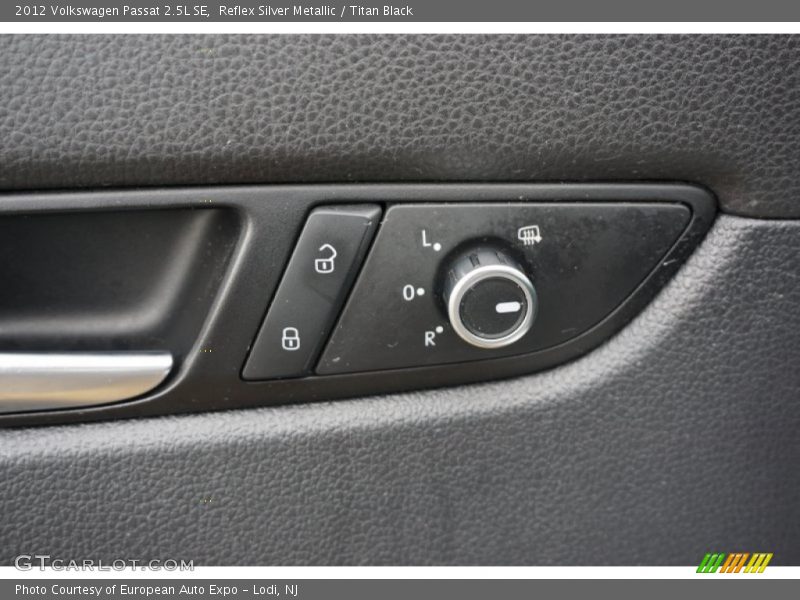 Reflex Silver Metallic / Titan Black 2012 Volkswagen Passat 2.5L SE