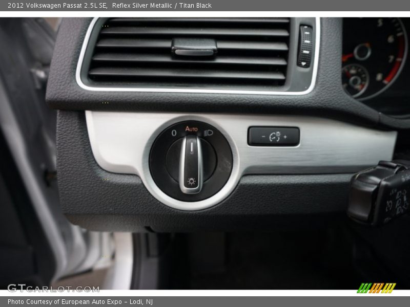 Reflex Silver Metallic / Titan Black 2012 Volkswagen Passat 2.5L SE