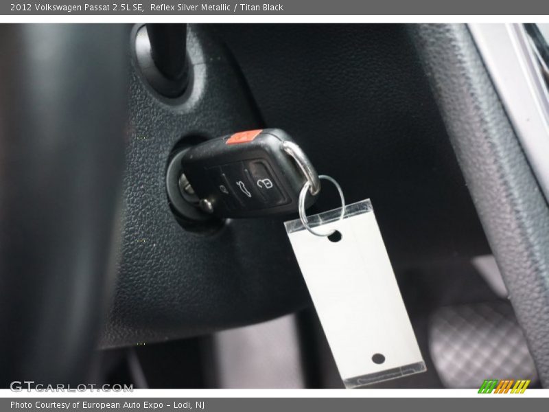 Reflex Silver Metallic / Titan Black 2012 Volkswagen Passat 2.5L SE