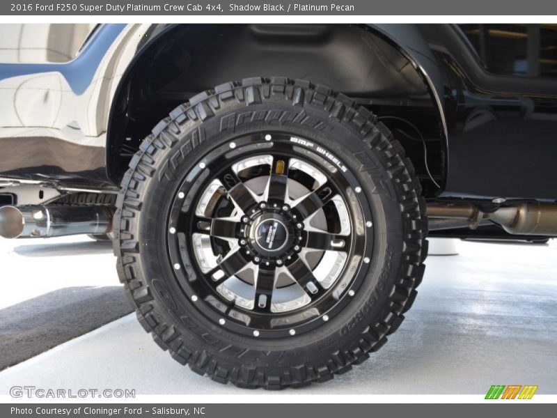 Custom Wheels of 2016 F250 Super Duty Platinum Crew Cab 4x4