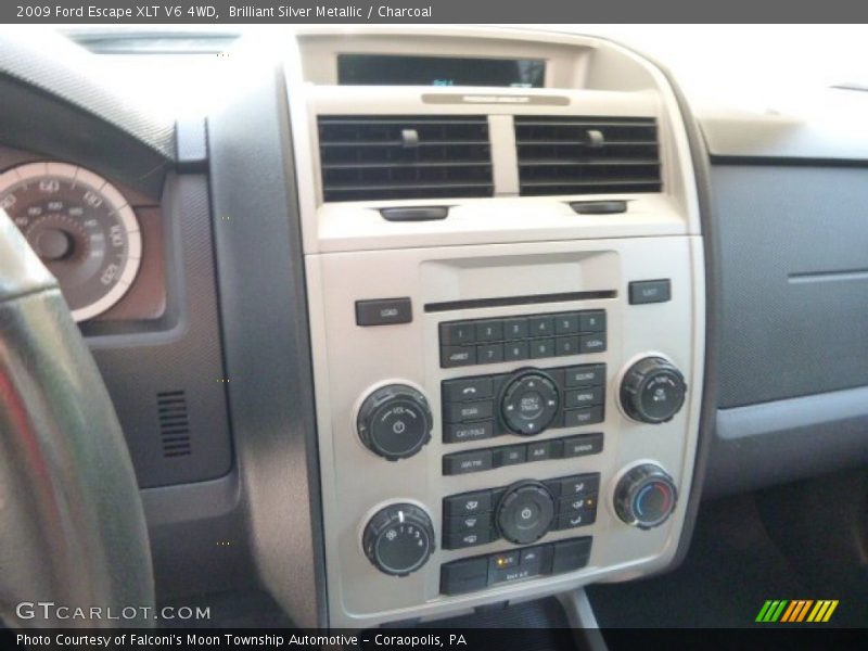 Brilliant Silver Metallic / Charcoal 2009 Ford Escape XLT V6 4WD