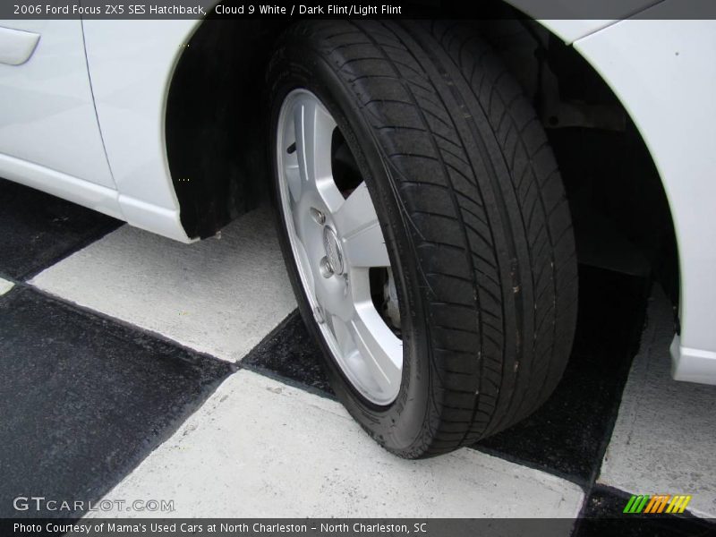 Cloud 9 White / Dark Flint/Light Flint 2006 Ford Focus ZX5 SES Hatchback