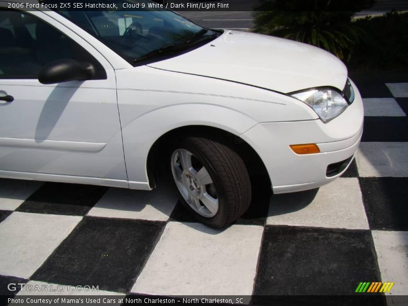 Cloud 9 White / Dark Flint/Light Flint 2006 Ford Focus ZX5 SES Hatchback