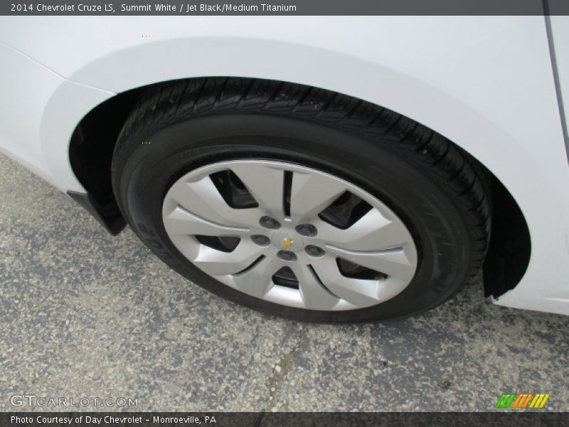 Summit White / Jet Black/Medium Titanium 2014 Chevrolet Cruze LS