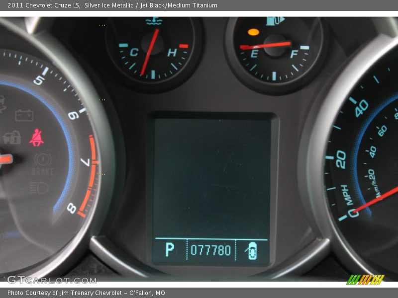 Silver Ice Metallic / Jet Black/Medium Titanium 2011 Chevrolet Cruze LS