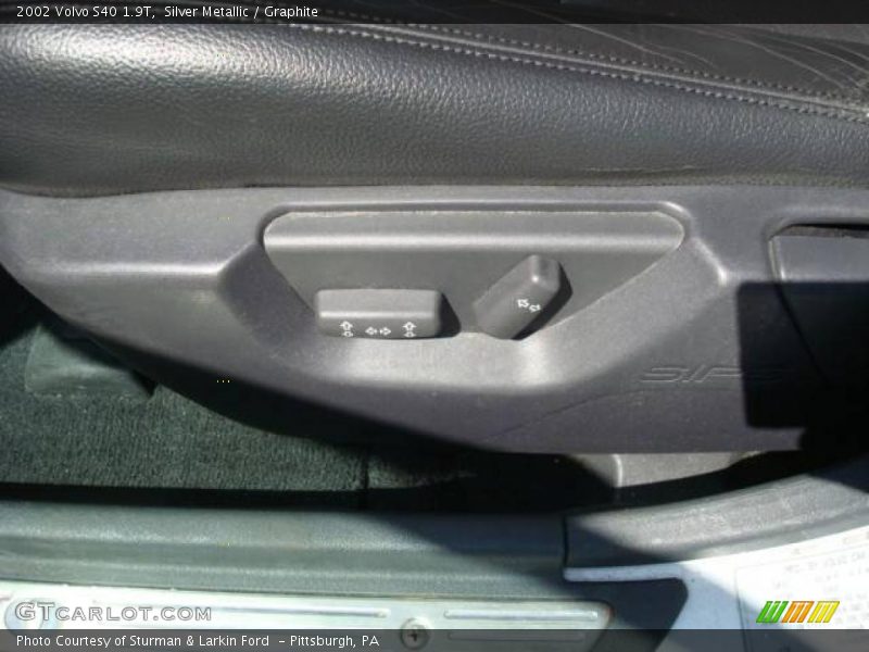 Silver Metallic / Graphite 2002 Volvo S40 1.9T