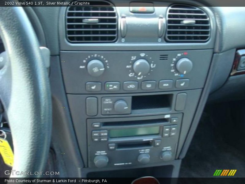 Silver Metallic / Graphite 2002 Volvo S40 1.9T