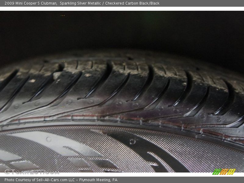Sparkling Silver Metallic / Checkered Carbon Black/Black 2009 Mini Cooper S Clubman