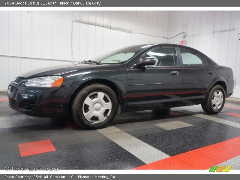Front 3/4 View of 2004 Stratus SE Sedan