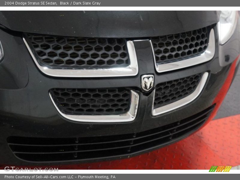 Black / Dark Slate Gray 2004 Dodge Stratus SE Sedan