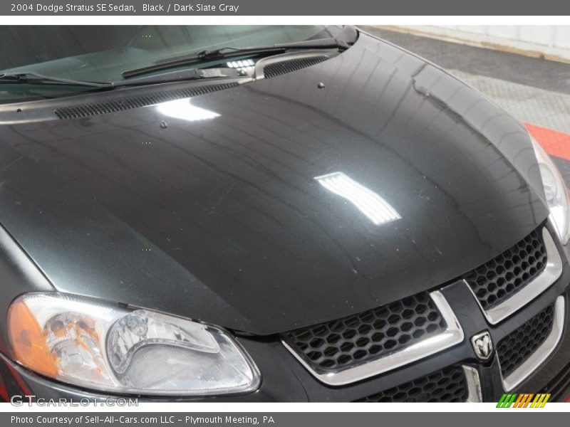 Black / Dark Slate Gray 2004 Dodge Stratus SE Sedan