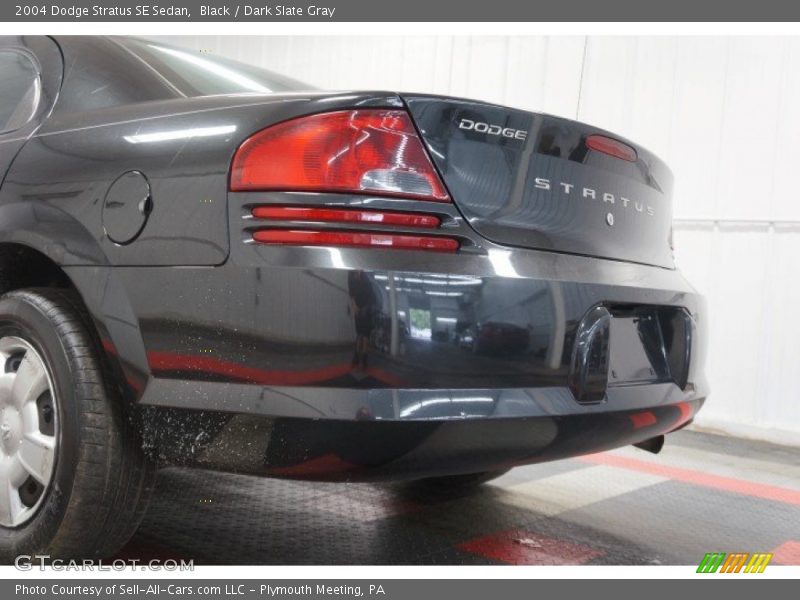 Black / Dark Slate Gray 2004 Dodge Stratus SE Sedan