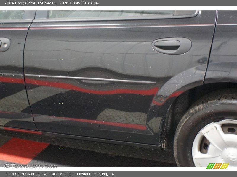 Black / Dark Slate Gray 2004 Dodge Stratus SE Sedan