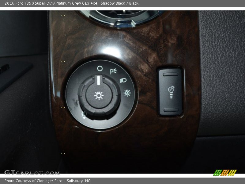 Controls of 2016 F350 Super Duty Platinum Crew Cab 4x4