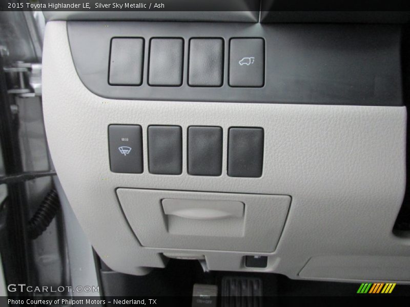 Silver Sky Metallic / Ash 2015 Toyota Highlander LE