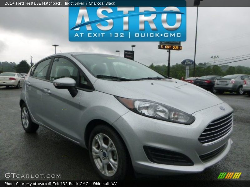 Ingot Silver / Charcoal Black 2014 Ford Fiesta SE Hatchback