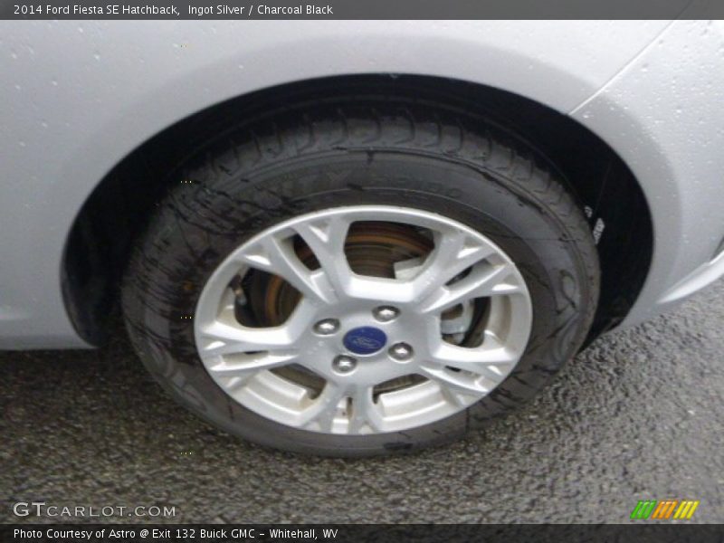 Ingot Silver / Charcoal Black 2014 Ford Fiesta SE Hatchback