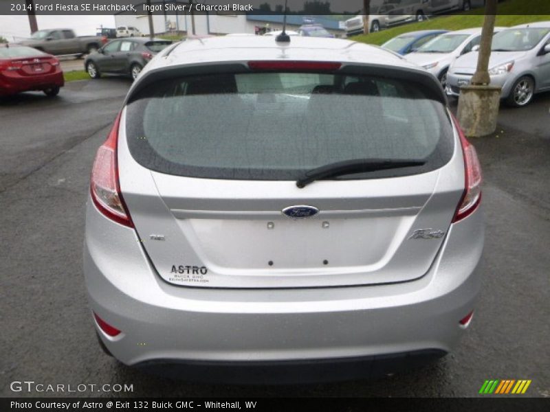 Ingot Silver / Charcoal Black 2014 Ford Fiesta SE Hatchback
