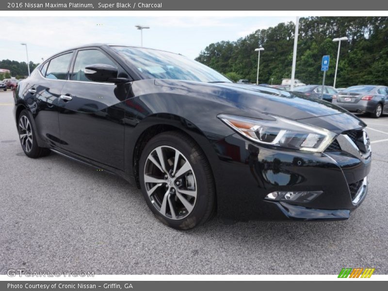 Front 3/4 View of 2016 Maxima Platinum