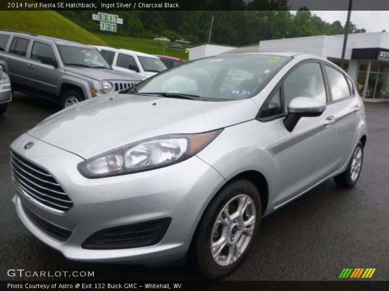 Ingot Silver / Charcoal Black 2014 Ford Fiesta SE Hatchback