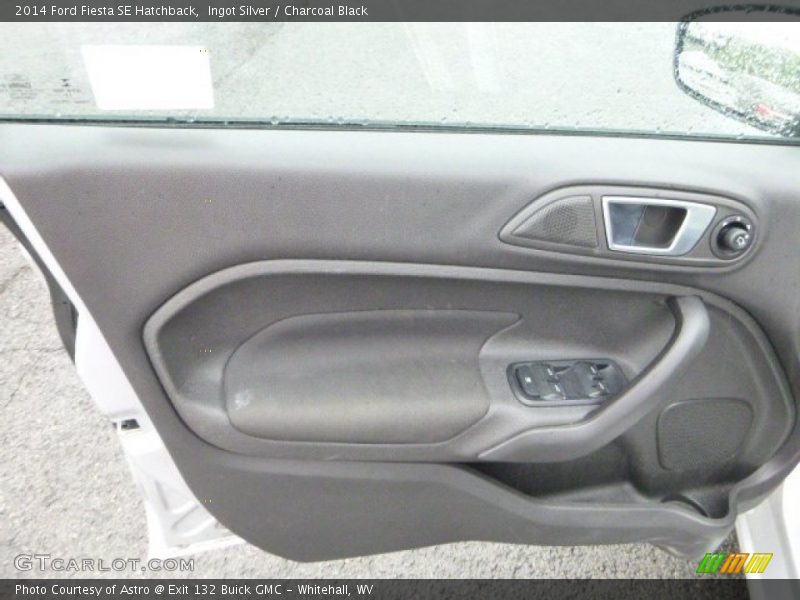 Ingot Silver / Charcoal Black 2014 Ford Fiesta SE Hatchback