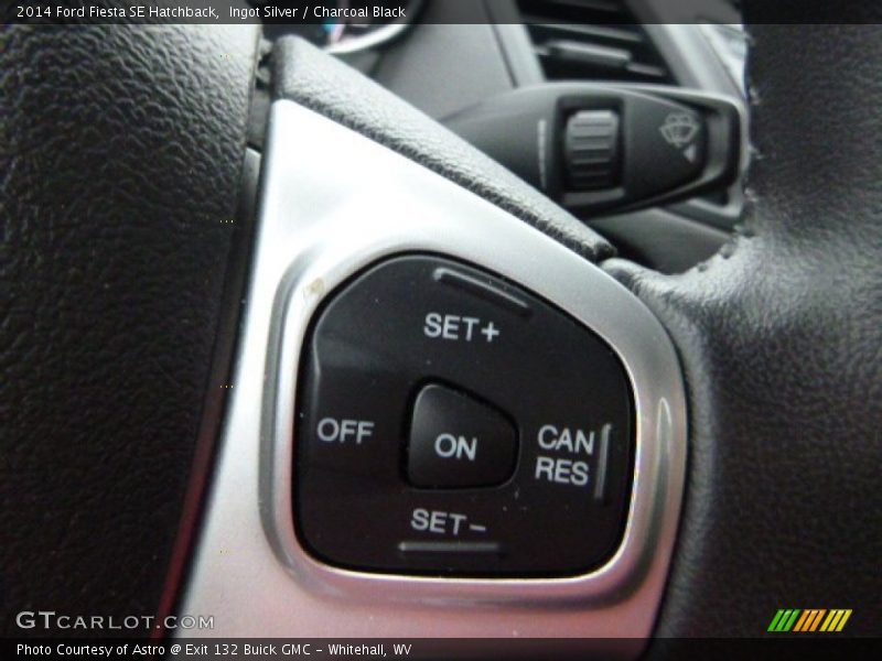 Ingot Silver / Charcoal Black 2014 Ford Fiesta SE Hatchback