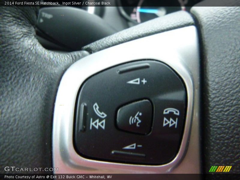 Ingot Silver / Charcoal Black 2014 Ford Fiesta SE Hatchback