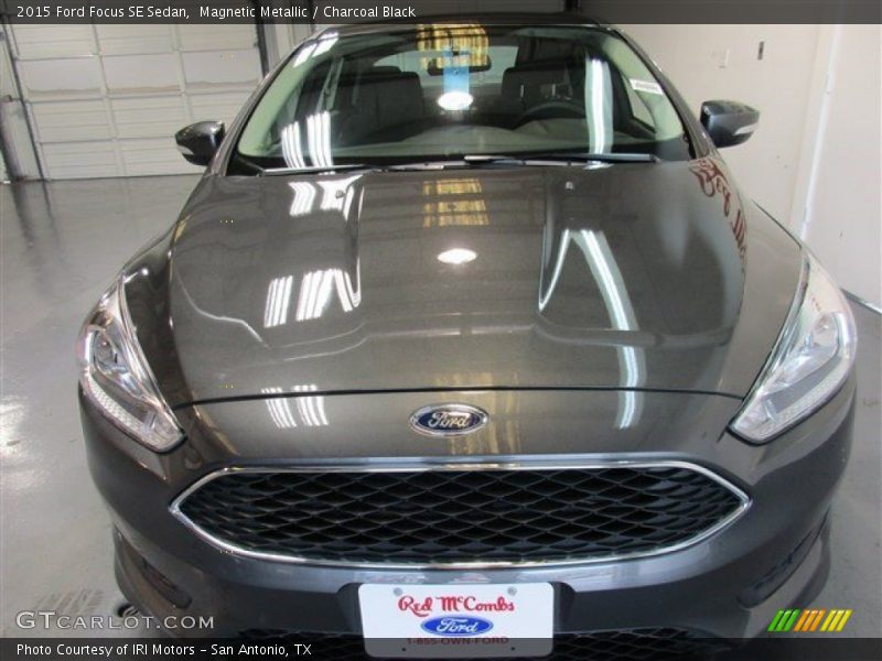 Magnetic Metallic / Charcoal Black 2015 Ford Focus SE Sedan