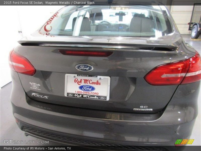 Magnetic Metallic / Charcoal Black 2015 Ford Focus SE Sedan